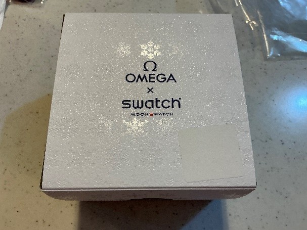 スウォッチとオメガによるムーンウォッチコレクションの写真